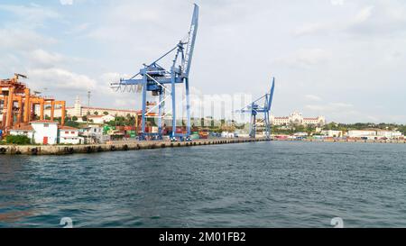 Porto di Haydarpasa. Porto di Hardarpasa a Istanbul. Commercio di merci all'estero tramite navi mercantili. Concetto di esportazione di importazione. Istanbul, Turchia, 3 dicembre 2022 Foto Stock