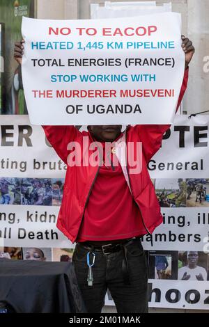 Gli esuli ugandesi protestano al di fuori dell'Alto Commissariato ugandese a Londra. La manifestazione è stata contro il governo ugandese, che è stato guidato come preside Foto Stock