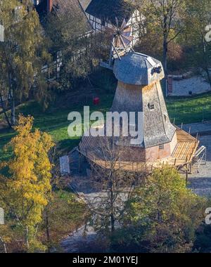 Veduta aerea, LWL-Freilichtmuseum Hagen, nuovo mulino a vento, Eilpe, Hagen, Zona della Ruhr, Renania settentrionale-Vestfalia, Germania, DE, Villaggio, Europa, hou a graticcio Foto Stock