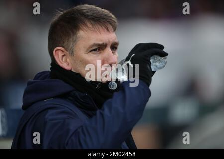 Hartlepool, Regno Unito. 3rd dicembre 2022Stockport il direttore della contea Dave Challinor durante la partita della Sky Bet League 2 tra Hartlepool United e Stockport County a Victoria Park, Hartlepool, sabato 3rd dicembre 2022. (Credit: Marco Fletcher | NOTIZIE MI) Credit: NOTIZIE MI & Sport /Alamy Live News Foto Stock