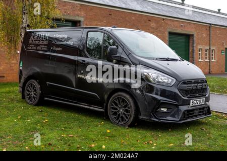 2022 Ford Transit Custom ‘BG22 OLH’ in mostra all’Assemblea dei cavalli da lavoro tenutasi presso il Bicester Heritage Centre il 27th novembre 2022 Foto Stock