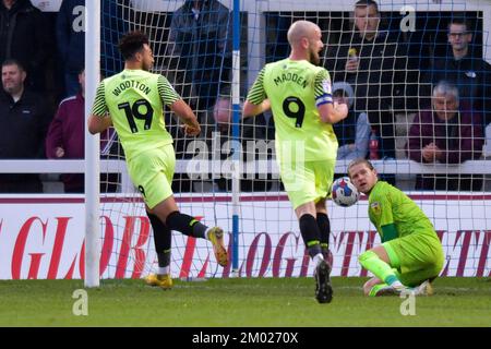 Hartlepool, Regno Unito. 3rd dicembre 2022Stockport Kyle Wootton della contea ottiene il suo secondo punteggio nel pomeriggio durante la partita della Sky Bet League 2 tra Hartlepool United e Stockport County a Victoria Park, Hartlepool sabato 3rd dicembre 2022. (Credit: Scott Llewellyn | NOTIZIE MI) Credit: NOTIZIE MI & Sport /Alamy Live News Foto Stock