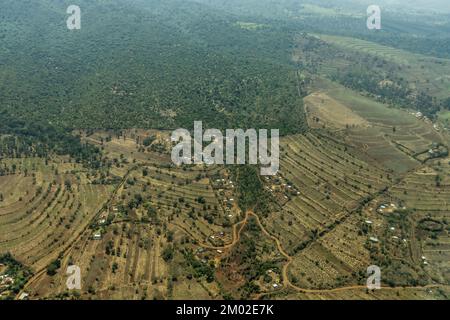 Fotografia aerea di fVillages e campi coltivati in Tanzania Foto Stock