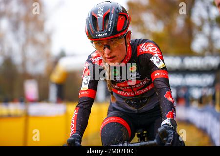 L'olandese Denise Betsema ha raffigurato in azione durante la gara femminile del Superprestigio Boom, quarta tappa della competizione ciclistica di Superprestigio, sabato 03 dicembre 2022, a Boom. FOTO DI BELGA DAVID PINTENS Foto Stock