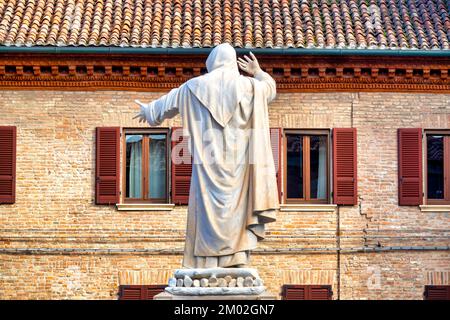 Il monumento a Girolamo Savonarola in Piazza Savonarola, Ferrara Italia Foto Stock