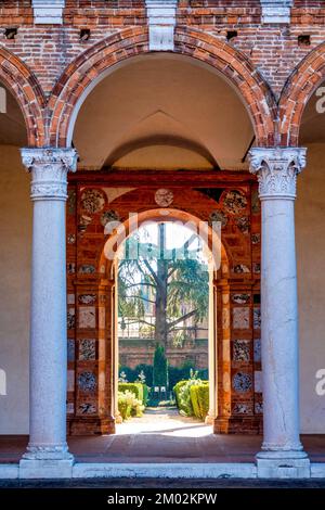 Cortile del Palazzo Costabi, Ferrara Italia Foto Stock