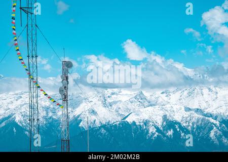 Telecomunicazioni nella regione di alta montagna di Himalayas Nepal radio Tower comunicazione Foto Stock