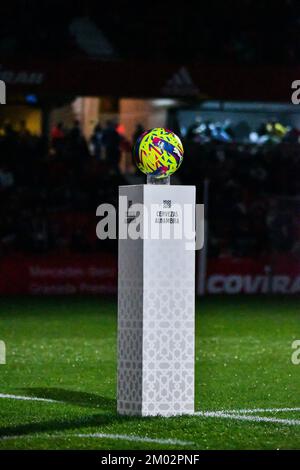 2 dicembre 2022: GRANADA, SPAGNA - 2 DICEMBRE: Presentazione della nuova palla per la media stagione invernale nella partita tra Granada CF e Deportivo Alaves di la Liga Smartbank il 2 dicembre 2022 a Nuevo Los Carmenes a Granada, Spagna. (Credit Image: © Samuel CarreÃ±o/PX Imagens via ZUMA Press Wire) Foto Stock