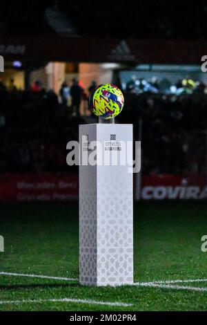 2 dicembre 2022: GRANADA, SPAGNA - 2 DICEMBRE: Presentazione della nuova palla per la media stagione invernale nella partita tra Granada CF e Deportivo Alaves di la Liga Smartbank il 2 dicembre 2022 a Nuevo Los Carmenes a Granada, Spagna. (Credit Image: © Samuel CarreÃ±o/PX Imagens via ZUMA Press Wire) Foto Stock