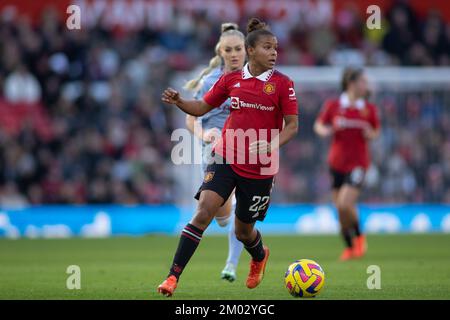 Manchester, Regno Unito. 03rd Dec, 2022. Old Trafford, Manchester, Lancashire, 3rd dicembre 2022. Manchester Utd Women vs Aston Villa Women in the Barclays WomenÕs Super League Nikita Paris of Manchester Utd Women Credit: Touchlinepics/Alamy Live News Foto Stock