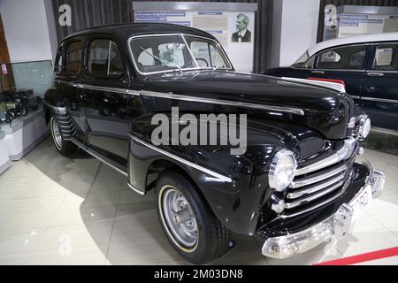 Ford V8 Super De Luxe (1941-1948), Museo Politecnico, Amir Temur Avenue, Tashkent centrale, Provincia di Tashkent, Uzbekistan, Asia centrale Foto Stock