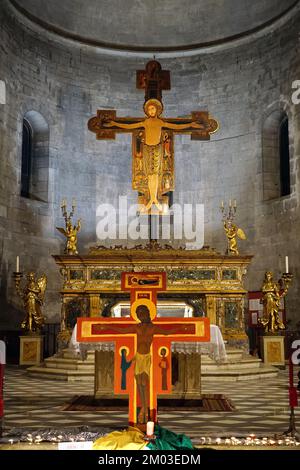 Interno, Chiesa di San Michele in Foro, Lucca, Toscana, Italia, Europa Foto Stock