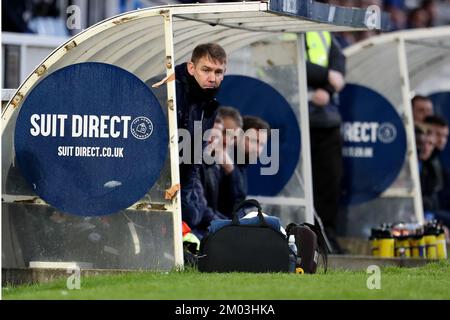 Hartlepool, Regno Unito. 3rd dicembre 2022Stockport il direttore della contea Dave Challinor durante la partita della Sky Bet League 2 tra Hartlepool United e Stockport County a Victoria Park, Hartlepool, sabato 3rd dicembre 2022. (Credit: Marco Fletcher | NOTIZIE MI) Credit: NOTIZIE MI & Sport /Alamy Live News Foto Stock