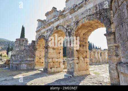 Frontinus Street, la strada principale dell'antica Hierapolis Foto Stock