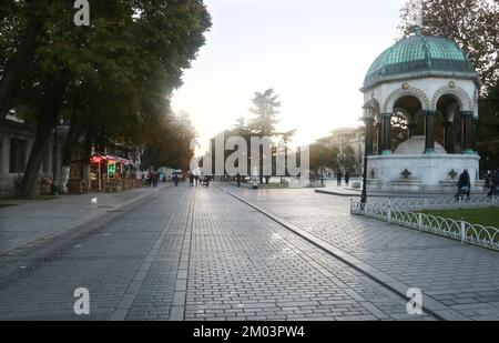 Piazza dell'Ippodromo di Sultanahmet nel distretto di Eminonu a Istanbul, Turchia. Foto Stock