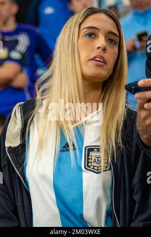 AR Rayyan, Qatar. 03rd Dec, 2022. I fan argentini durante la Coppa del mondo FIFA Qatar 2022 Round 16 partita tra Argentina e Australia allo stadio Ahmad Bin Ali di Ar-Rayyan, Qatar il 3 dicembre 2022 (Foto di Andrew Surma/ Credit: Sipa USA/Alamy Live News Foto Stock