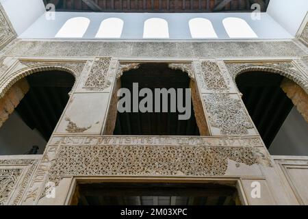 Cordoba, Spagna - 28 novembre 2021: All'interno della sinagoga di Cordoba, Spagna. Tempio ebraico fondato nel 1315 in Andalusia Spagna. Foto Stock