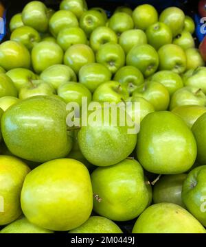 Mele fresche. Una foto di appetitose e belle mele Fresh in ambiente  naturale Foto stock - Alamy