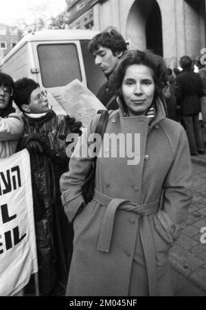 Gli ebrei francesi e le vittime naziste tedesche hanno dimostrato per una condanna dell'ex capo della Gestapo di Parigi, Kurt Lischka, davanti al Tribunale Regionale i Foto Stock