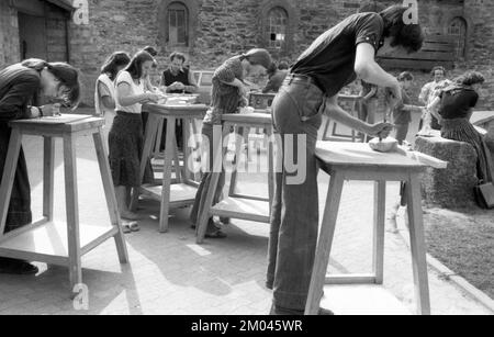 Lezioni di artigianato alla scuola gratuita Walldorf nel castello di Hamborn il 16.05.1979 a Paderborn, Germania, Europa Foto Stock