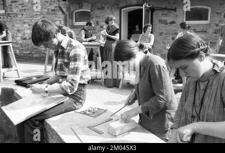 Lezioni di artigianato alla scuola gratuita Walldorf nel castello di Hamborn il 16.05.1979 a Paderborn, Germania, Europa Foto Stock