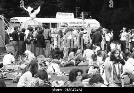 La marcia per la pace del 1981 da Copenaghen a Parigi raggiunse le città di Coesfeld (D) e Deurne (NL). Luglio 1981, NDL, Paesi Bassi Foto Stock