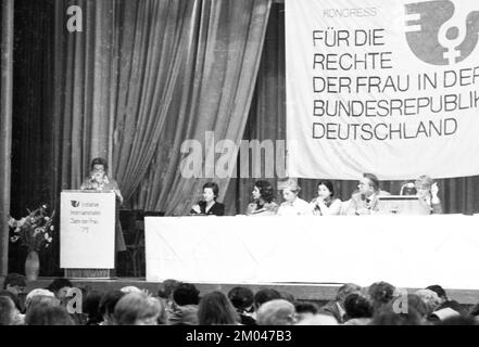 In occasione dell'anno delle Donne 1975, un'iniziativa internazionale delle donne ha organizzato un congresso delle donne per promuovere i diritti delle donne a Colonia, Germ Foto Stock