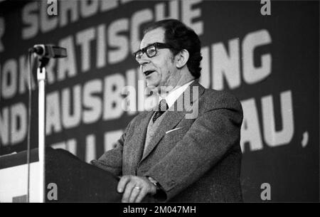 Il congresso studentesco Istruzione democratica della Gioventù operaia tedesca orientata al DKP (SDAJ) il 01.03.1975 a Brema. Hermann Gauthier, tedesco Foto Stock