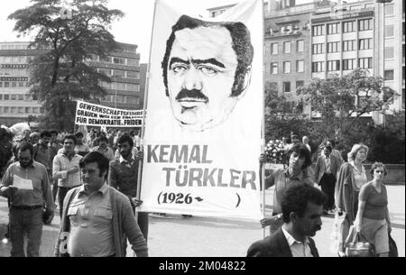 marcia silenziosa dei turchi, l'occasione è stata l'assassinio del leader sindacale Kemal Tuerkler a Istanbul. 24.07.1980, Colonia, Germania, Europa Foto Stock