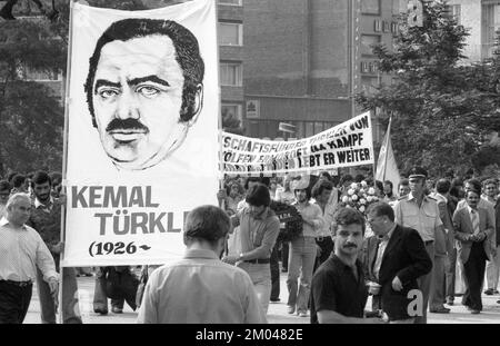 marcia silenziosa dei turchi, l'occasione è stata l'assassinio del leader sindacale Kemal Tuerkler a Istanbul. 24.07.1980, Colonia, Germania, Europa Foto Stock