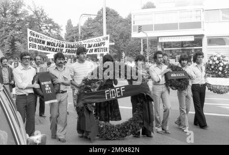 marcia silenziosa dei turchi, l'occasione è stata l'assassinio del leader sindacale Kemal Tuerkler a Istanbul. 24.07.1980, Colonia, Germania, Europa Foto Stock