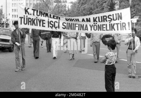 marcia silenziosa dei turchi, l'occasione è stata l'assassinio del leader sindacale Kemal Tuerkler a Istanbul. 24.07.1980, Colonia, Germania, Europa Foto Stock