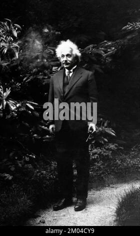 Albert Einstein (1879-1955) a Laeken, Belgien, potenziato digitalmente. Autore sconosciuto. Foto Stock