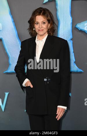 Londra, Regno Unito. 4 dicembre 2022. Sigourney Weaver partecipa a un invito fotografico per il nuovo film Avatar: The Way of Water, al Corinthia Hotel di Londra. Data immagine: Domenica 4 dicembre 2022. Il credito fotografico dovrebbe essere: Matt Crossick/Empics/Alamy Live News Foto Stock