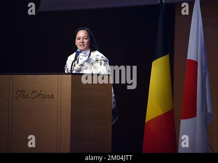 ambasciatore del Belgio in Giappone Roxane de Bilderling ha illustrato durante una sessione informativa e un drink di benvenuto per la delegazione belga, dopo l'arrivo in Giappone per una Missione economica belga, domenica 04 dicembre 2022 a Tokyo. Una delegazione con la Principessa e vari Ministri visiterà Tokyo, Nagoya, Osaka e Kyoto. FOTO DI BELGA ERIC LALMAND Foto Stock