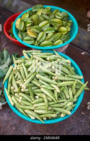 Verdure in vendita al mercato mattutino di Hoi An in Vietnam Foto Stock