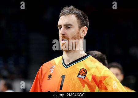 Belgrado, Serbia, 1st dicembre 2022. Victor Claver di Valencia Basket reagisce durante la partita Eurolega della Turkish Airlines del 2022/2023 tra Partizan Mozzart Bet Belgrade e Valencia Basket alla Start Arena di Belgrado, Serbia. Dicembre 1, 2022. Credito: Nikola Krstic/Alamy Foto Stock