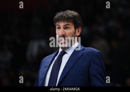 Belgrado, Serbia, 1st dicembre 2022. Testa CoachAlex Mumbru di Valencia Basket reagisce durante la partita di Turkish Airlines Eurolega del 2022/2023 tra Partizan Mozzart Bet Belgrade e Valencia Basket alla Start Arena di Belgrado, Serbia. Dicembre 1, 2022. Credito: Nikola Krstic/Alamy Foto Stock