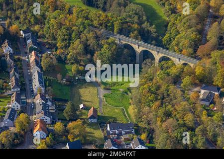 Veduta aerea, viadotto Wengern, pista ciclabile Elbschetal, Wengern, Wetter, Zona della Ruhr, Renania settentrionale-Vestfalia, Germania, DE, viadotto ferroviario, Valle dell'Elba VI Foto Stock