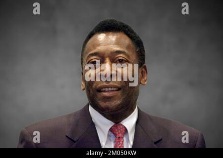 Monaco, Germania. 04th Dec, 2022. FOTOMONTAGGIO: PELE (Edson Arantes do Nascimento), ex giocatore brasiliano di calcio, ? Credit: dpa/Alamy Live News Foto Stock