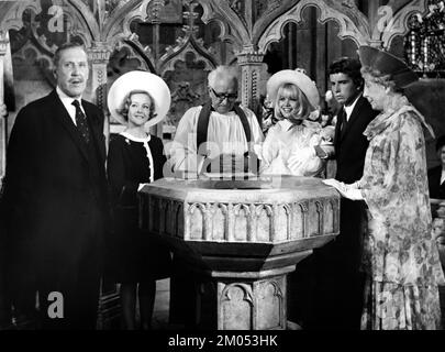 ROBERT COOTE JOYCE REDMAN JUDY GEESON DAVID DUNDAS e EDITH EVANS in PRUDENZA E LA PILLOLA 1968 registi FIELDER COOK e (non accreditato) RONALD NEAME romanzo / sceneggiatura Hugh Mills costume design Julie Harris Twentieth Century - Fox Productions Foto Stock