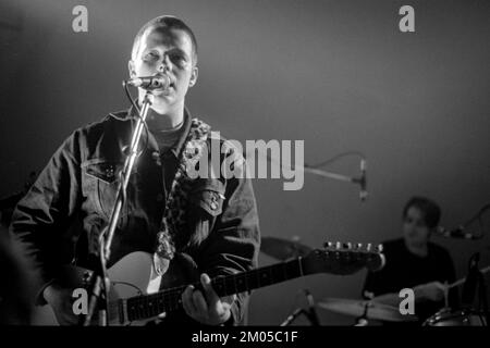 Peter Astor ha suonato dal vivo il 8th marzo 1993 a Brest, in Francia, durante il suo tour del Paradiso Foto Stock