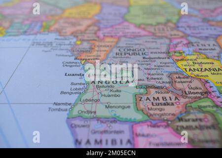 Angola Nome Paese sulla mappa del mondo politico Vista ravvicinata molto Macro Foto Stock