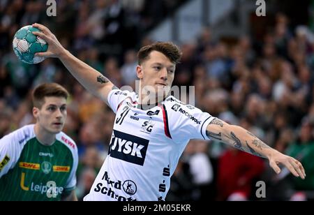 Lipsia, Germania. 04th Dec, 2022. Pallamano: Bundesliga, SC DHfK Leipzig - SG Flensburg-Handewitt, giorno 15, Arena Leipzig. Emil Jakobsen di Flensburg in azione. Credit: Hendrik Schmidt/dpa/Alamy Live News Foto Stock