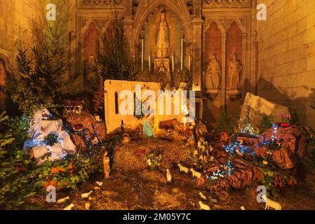 Presepe in chiesa. Decorazione di Natale. Festa di festa. Collegiata di Saint-Emilion, Francia. Foto Stock