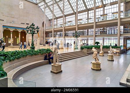New York. Manhattan. Stati Uniti. Il Metropolitan Museum of Art Engelhard Court nell'Ala americana Foto Stock