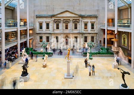 New York. Manhattan. Stati Uniti. Il Metropolitan Museum of Art Engelhard Court nell'Ala americana Foto Stock