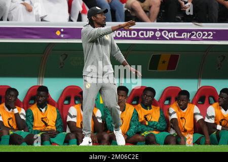 Al Khor, Qatar. 04th Dec, 2022. Allenatore capo Senegal Aliou Cisse durante la partita della Coppa del mondo FIFA Qatar 2022, round di 16, tra Inghilterra e Senegal giocato allo Stadio al Bayt il 4 dicembre 2022 ad al Khor, Qatar. (Foto di Bagu Blanco/PRESSIN) Credit: PRESSINPHOTO AGENZIA SPORTIVA/Alamy Live News Foto Stock