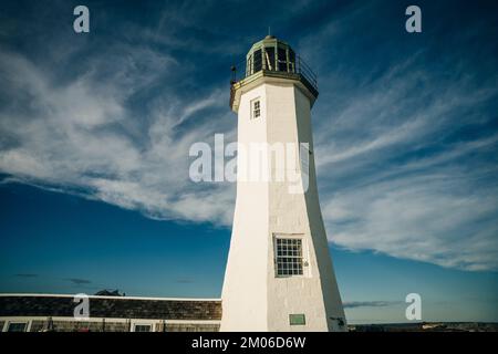 Il faro di Scituate Harbor si affaccia su una frangiflutti del Massachusetts - ott 2022. Foto di alta qualità Foto Stock