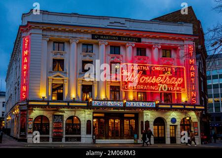 Il Mousetrap, la più lunga rappresentazione al mondo al St Martin's Theatre nel West End di Londra, continua dal 1952 celebrando 70 anni. Foto Stock